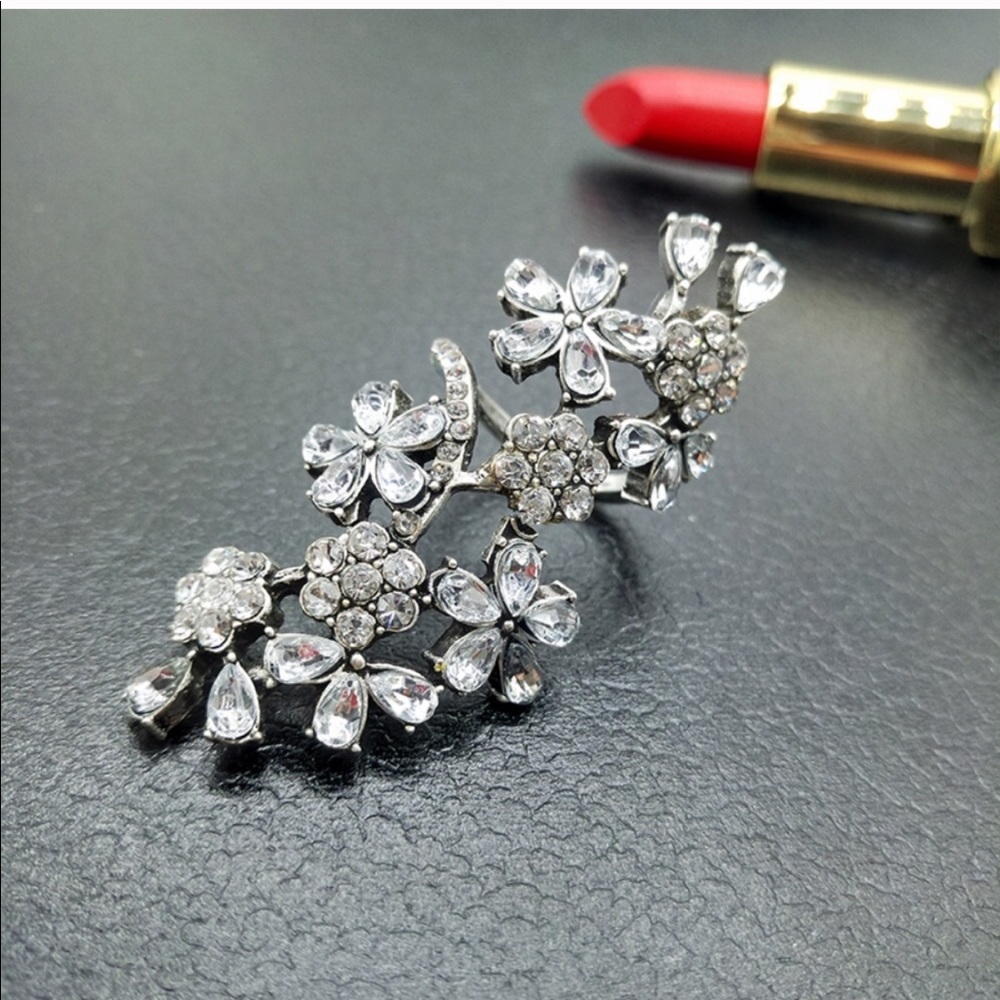 4 for $25 SALE!!!! Silver Rhinestone Flower Ring - Picture 2 of 8